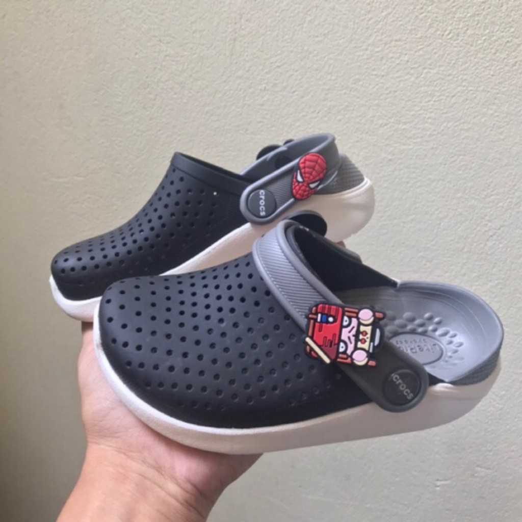 Sục Cross literide trẻ em màu đen đế trắng, đen đỏ , ET12 - tặng 4 sticker ngộ nghĩnh