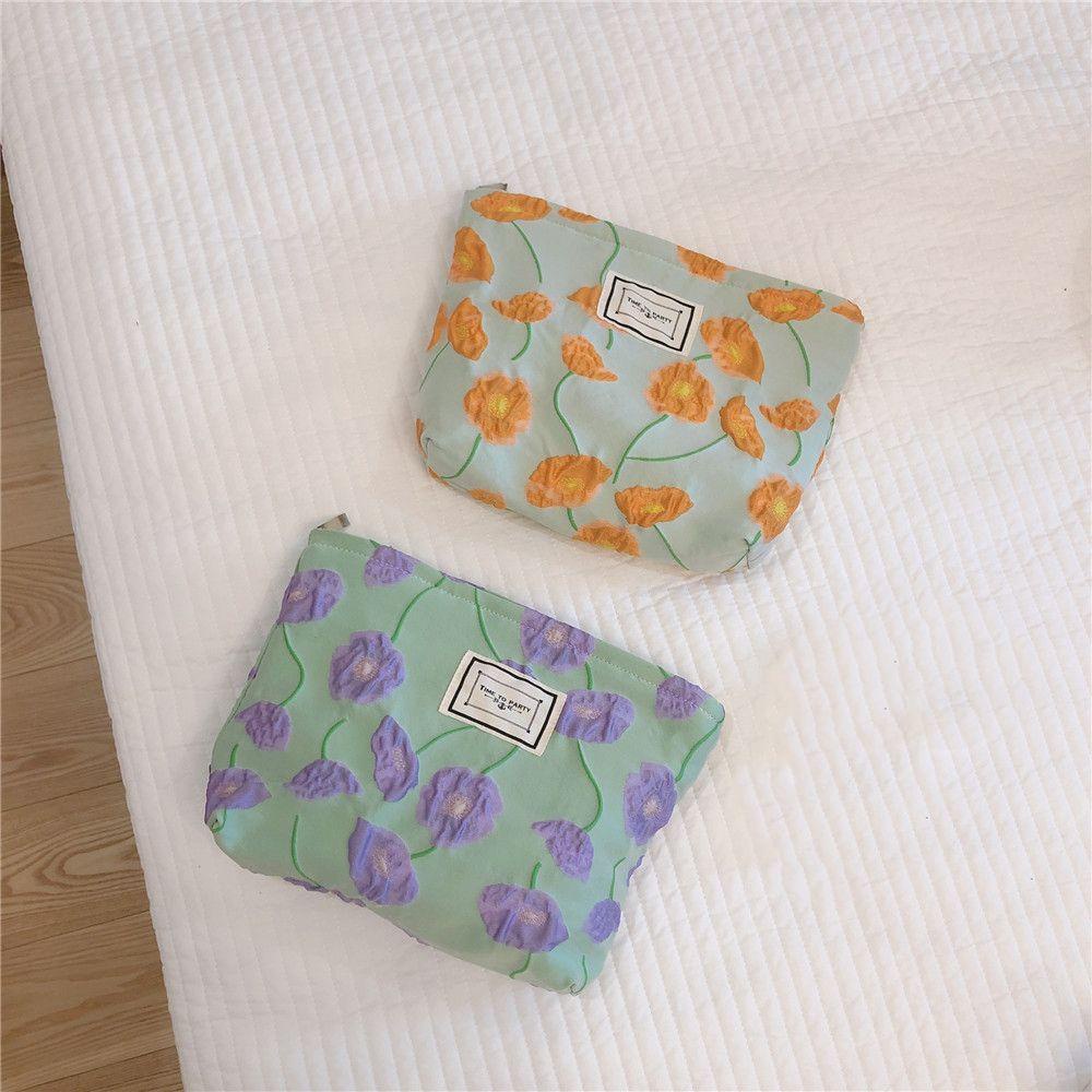 Túi Đựng Mỹ Phẩm Dập Nổi Họa Tiết Hoa Xinh Xắn MIHAN1