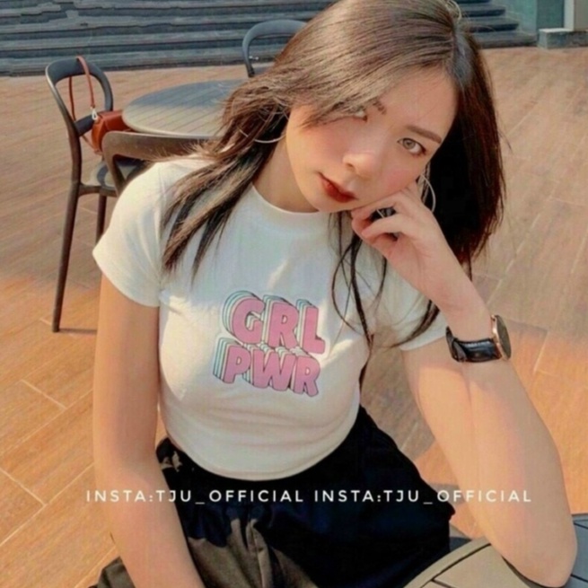 Áo Thun Nữ Croptop Trắng In Chữ Hồng