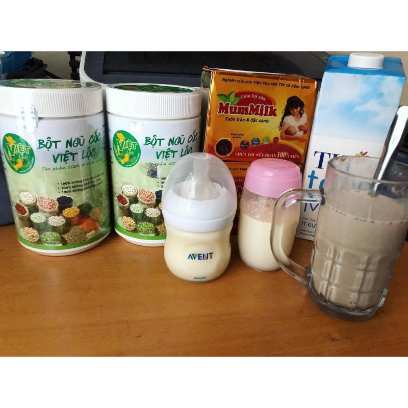 Combo siêu lợi sữa gồm 1 hộp bột ngũ cốc Việt Lộc và 1 hộp cốm lợi sữa Mummilk