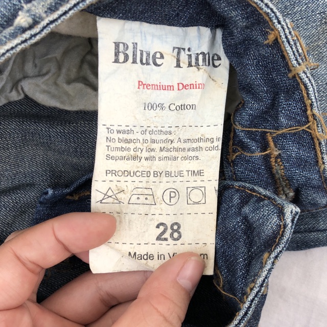 (THANH LÝ) Quần Jeans Nữ Blue Time Ống Rộng Hot Trend Tua Rua Cách Điệu Cắt Nhãn - Size 28 lỗi sợi nhẹ