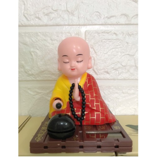 Tượng Chú Tiểu Gõ Mõ Tụng Kinh 12cm , để taplo ô tô , bàn làm việc - Chạy bằng năng lượng mặt trời vĩnh cửu | BigBuy360 - bigbuy360.vn