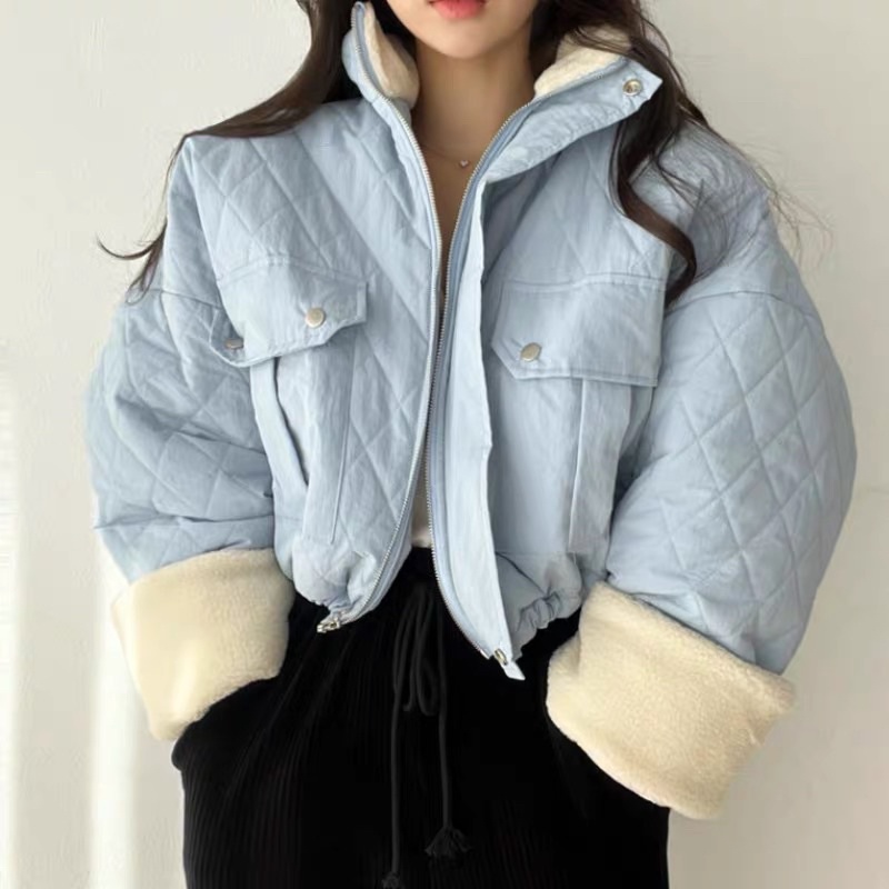 Áo khoác phao dáng ngắn croptop trần trám