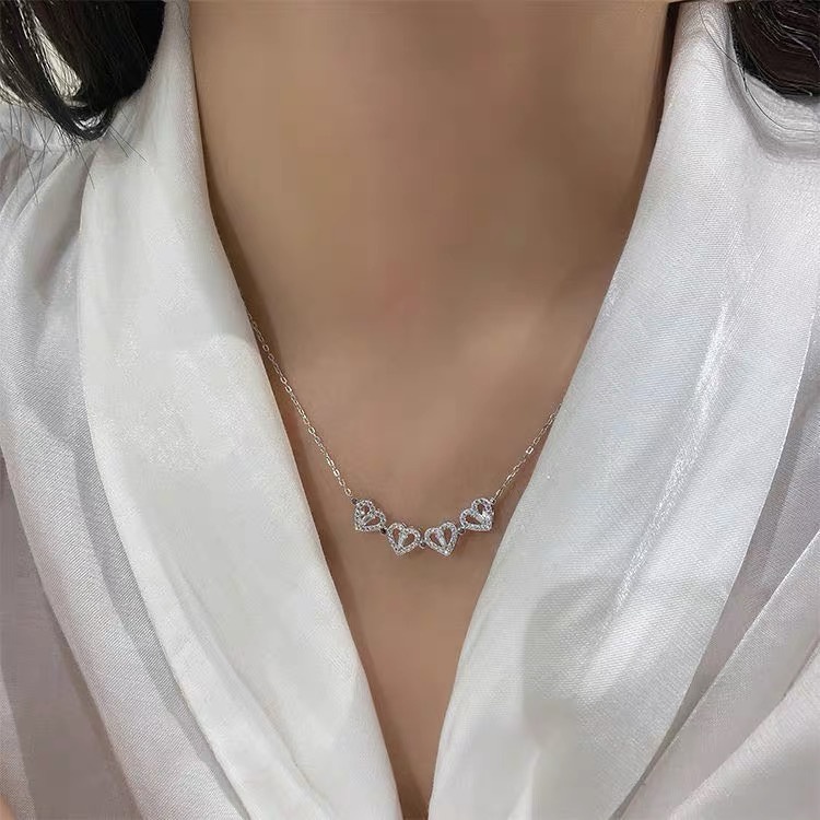 Dây Chuyền Thép Titan Mặt Cỏ Bốn Lá Đính Đá Kim Cương Nhân Tạo Không Phai Màu Phong Cách Sang Trọng