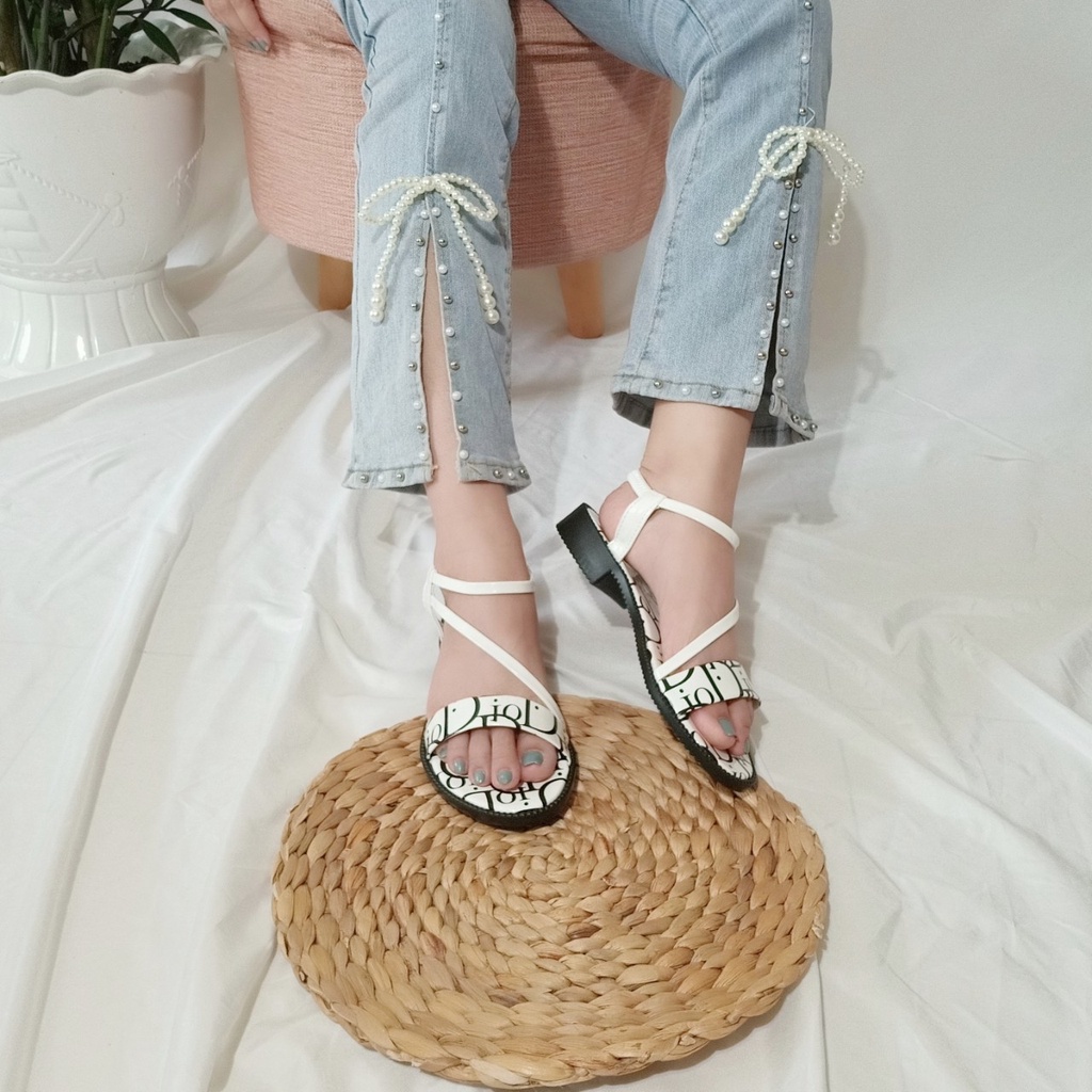 Giày sandal nữ đi học quai chéo in chữ sành điệu đế PU 2cm-tb16