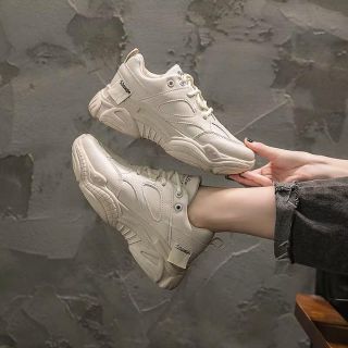 Giày thể thao cho cả nam và nữ