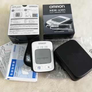 máy đo huyết áp OMRON HEM-6301