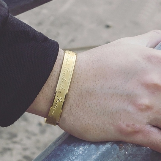 Vòng tay cuff nam tính vòng freesize chất liêu Stainless steel không gỉ khắc chữ