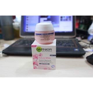Kem dưỡng da chống nắng Garnier Thái Lan Sakura Ưhite ban đêm