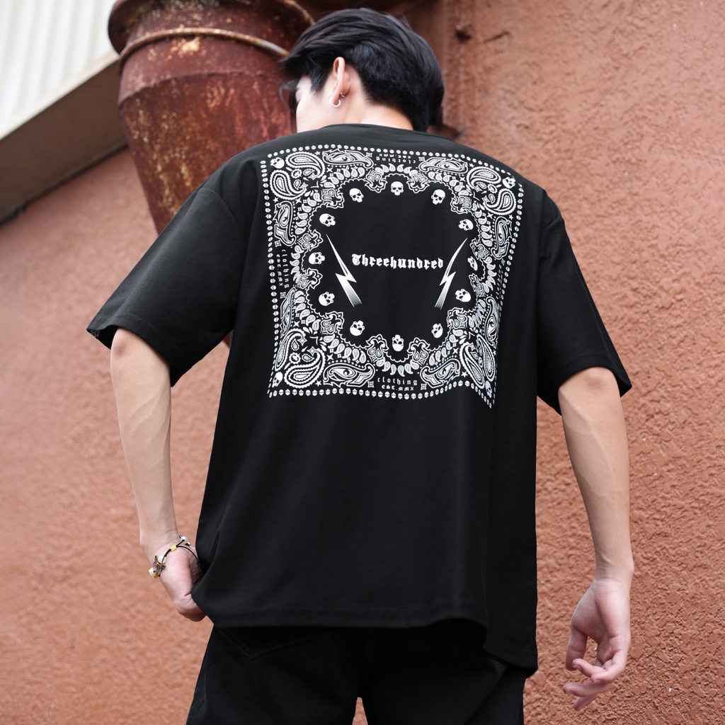 Áo Thun Three Hundred Họa Tiết Bandana Màu Đen