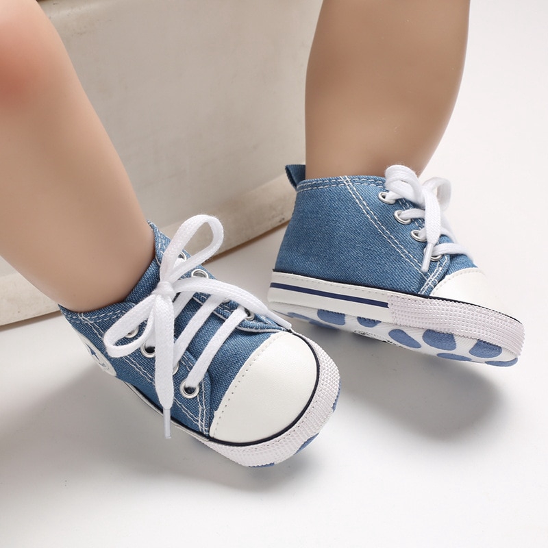 Đôi Giày Thể Thao Vải Canvas Đế Mềm Chống Trượt Cho Bé Từ 0 - 18 Tháng Tuổi