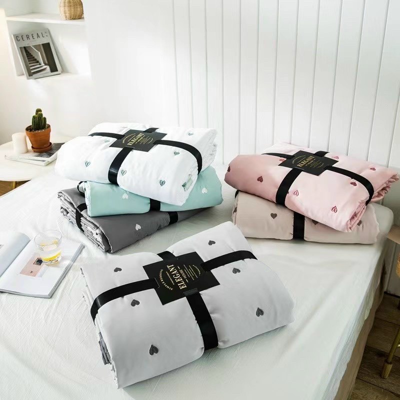 Chăn hè lụa thêu tim chần bông cao cấp mẫu mới 2022, mền lụa mềm mịn thoáng mát kích thước 2mx2m2 - Bông.Decor