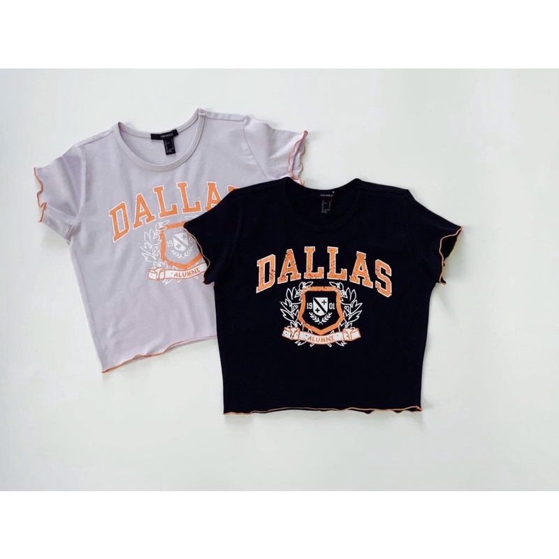 Áo croptop ôm xoăn lai phối chỉ cam in DALLAS, 2 màu