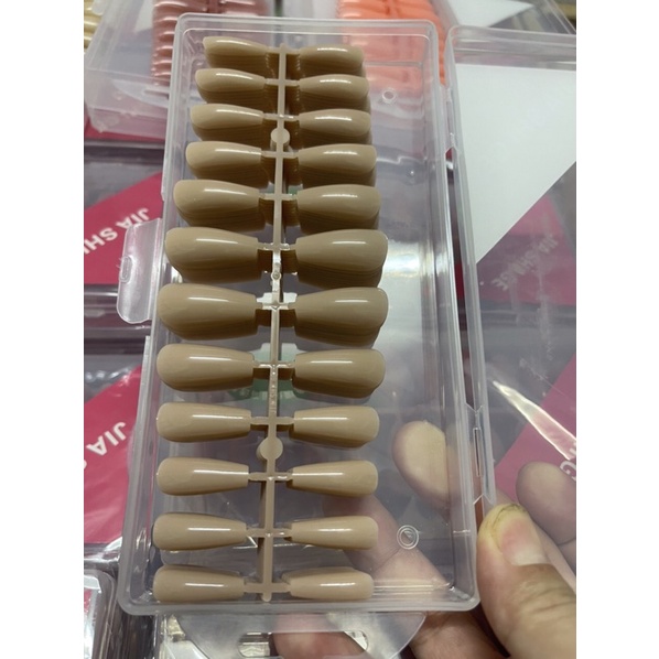 Móng Úp Thạch Sẵn Nhiều Màu. Có Nhiều Kiểu Dáng.