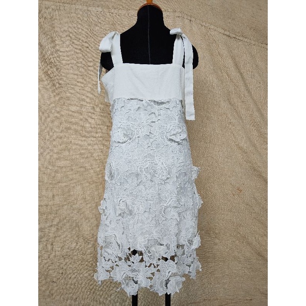 Đầm ren size M L nhỏ