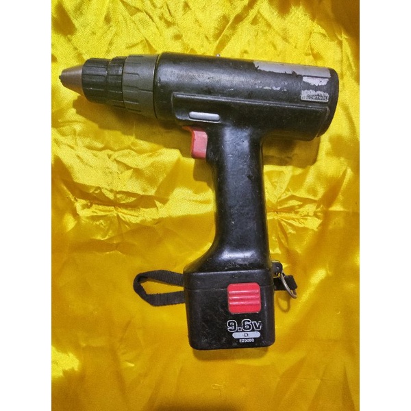 Máy khoan PIN national EZ 6281,9v6, máy hoạt động OK, sản phẩm bao gồm thân máy và vỏ pin