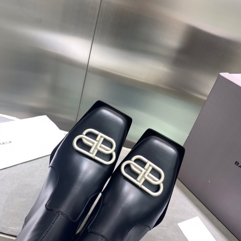 Bốt cổ ngắn mũi vuông màu đen trơn thương hiệu Balenciaga Fil cao cấp da thật