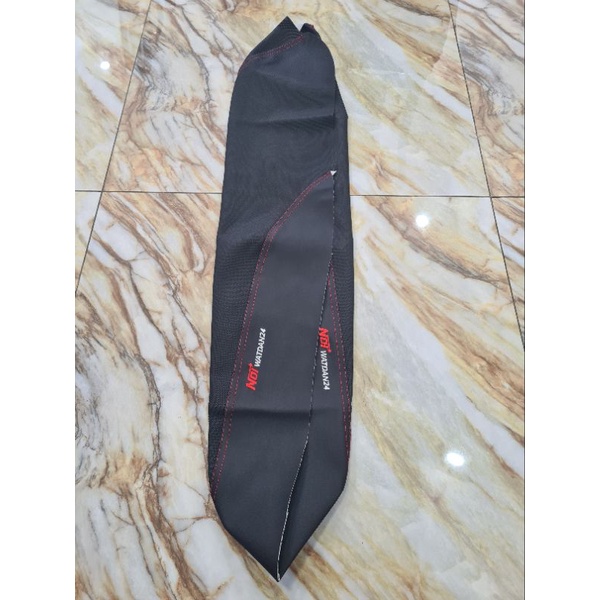 Áo Yên Vario Chữ Thêu Hông 2 Bên Da Yên Thun Thái Mịn Hàng Đẹp Loại 1