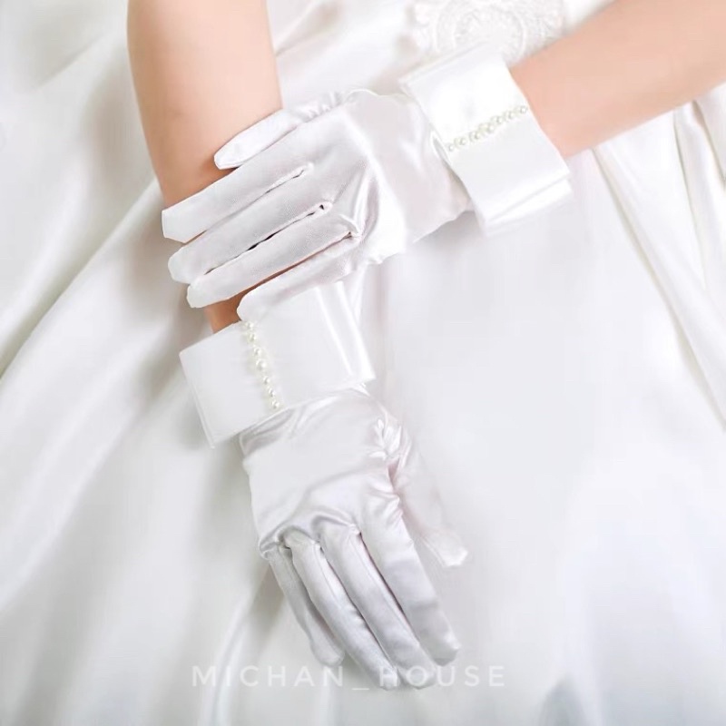 Găng tay cô dâu phi bóng viền hạt trai nhẹ nhàng
