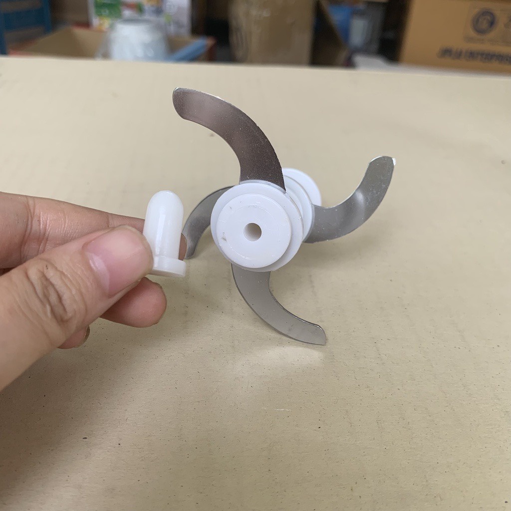 Lưỡi dao máy xay osaka 2019 nắp nâu thân trắng 2 mẫu cho khách lựa chọn