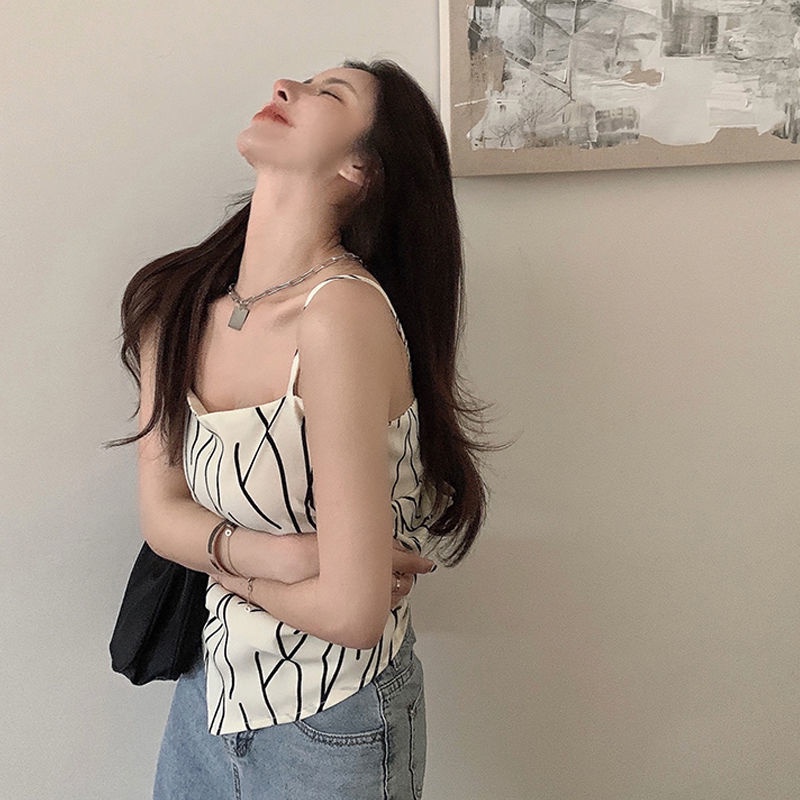 Áo Hai Dây Phối Hàng Nút Kiểu Dáng Quyến Rũ