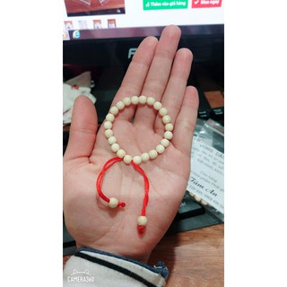 Vòng dâu tằm trừ tà cho bé