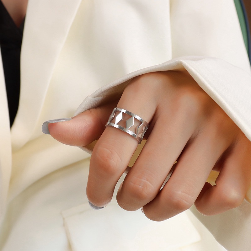 Nhẫn Nữ Hoa Văn Bản To Titan Ko Han Rỉ TT 3787