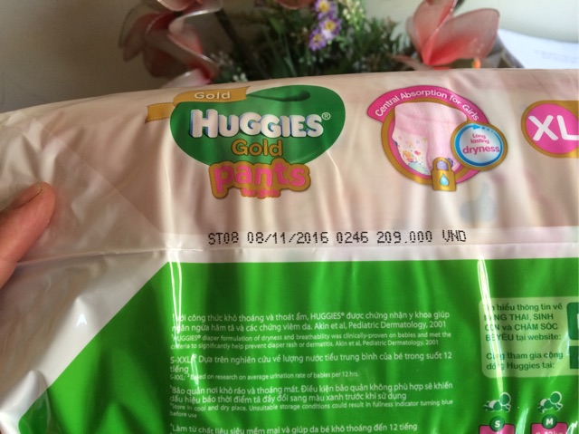 Combo 2 bỉm quần huggies gold XL24 bé gái