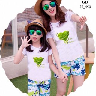 Áo trái tim xanh cho mẹ và bé. Kéo hình sang trái xem ảnh thậtc