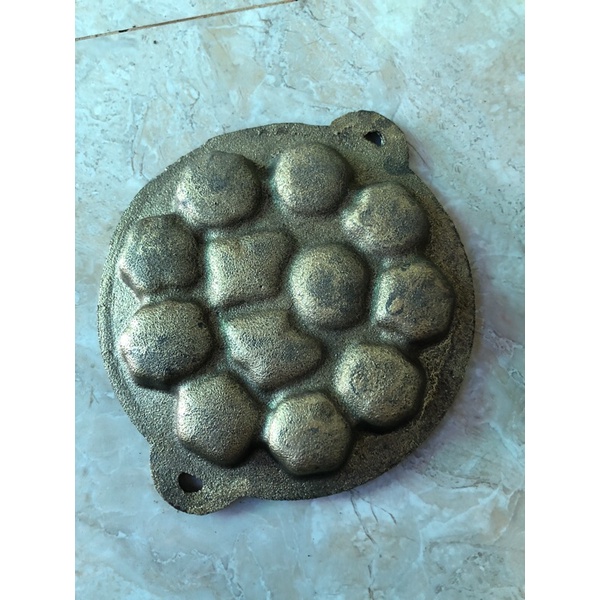 Khuôn bánh thuẫn 12 lổ 20cmx3cm gang vàng chống dính khuôn bánh bông lan