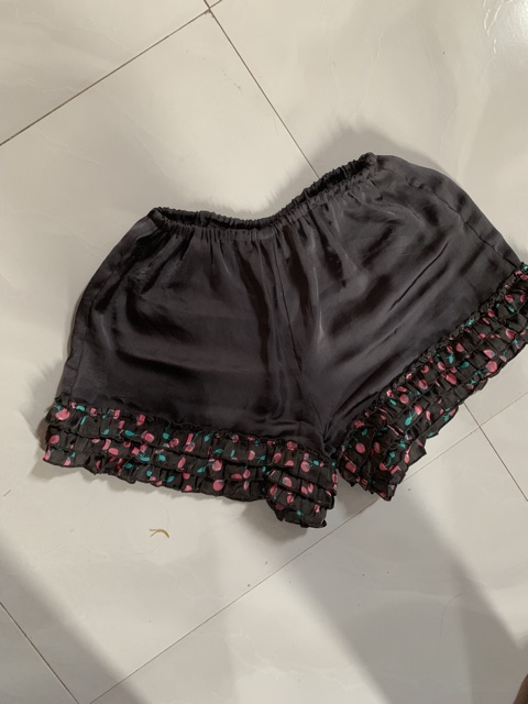 Thanh lý quần lụa đùi mặc ở nhà đã sử dụng úed đồng giá | BigBuy360 - bigbuy360.vn