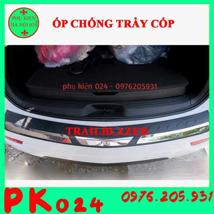 Ốp chống trầy cốp ngoài nhựa đen TrailBlazer 2019 2020 hàng loại 1 dán cốp sau chống xước trang trí xe