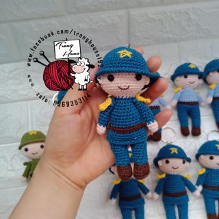 Móc khóa len chú bộ đội