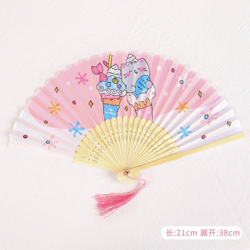Quạt xếp cầm tay bằng gỗ in họa tiết siêu dễ thương