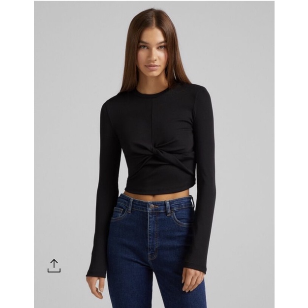 Áo dài tay croptop xoắn bershka authentic