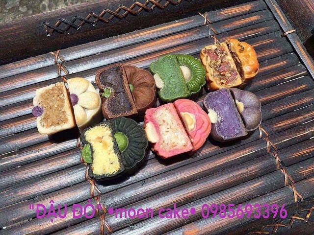 "Đậu đỏ" moon cake