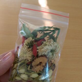 Trà giải nhiệt trị mụn