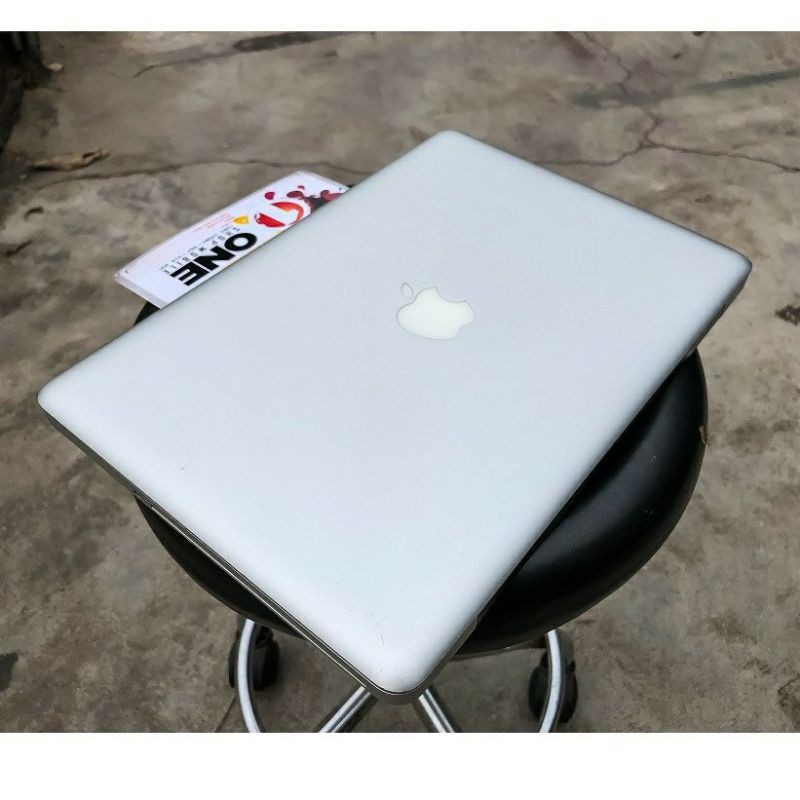Laptop apple macbook 2011 core i5 ram 4g hdd 128Gb.