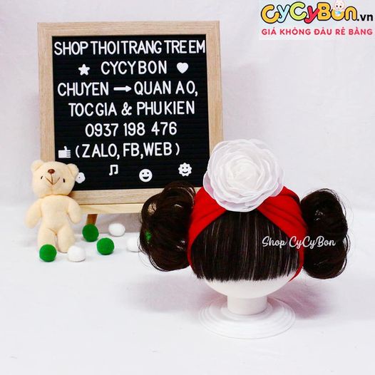 Nón Turban Tóc Giả Cho Bé Gái Màu Đỏ Bông Trắng Kèm Tóc Mái Ngang Và Búi 2 Bên