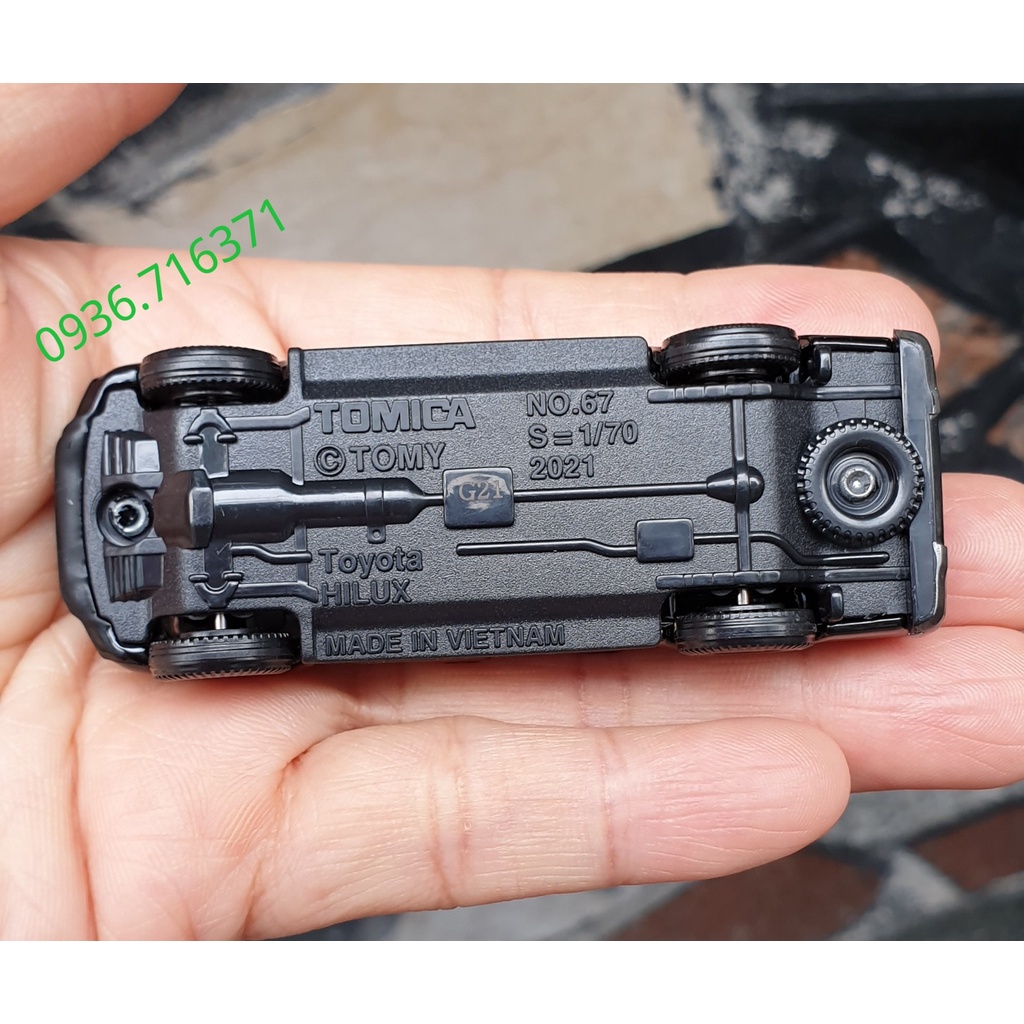 Mô hình siêu xe bán tải màu đen Toyota hàng tomica Nhật Bản