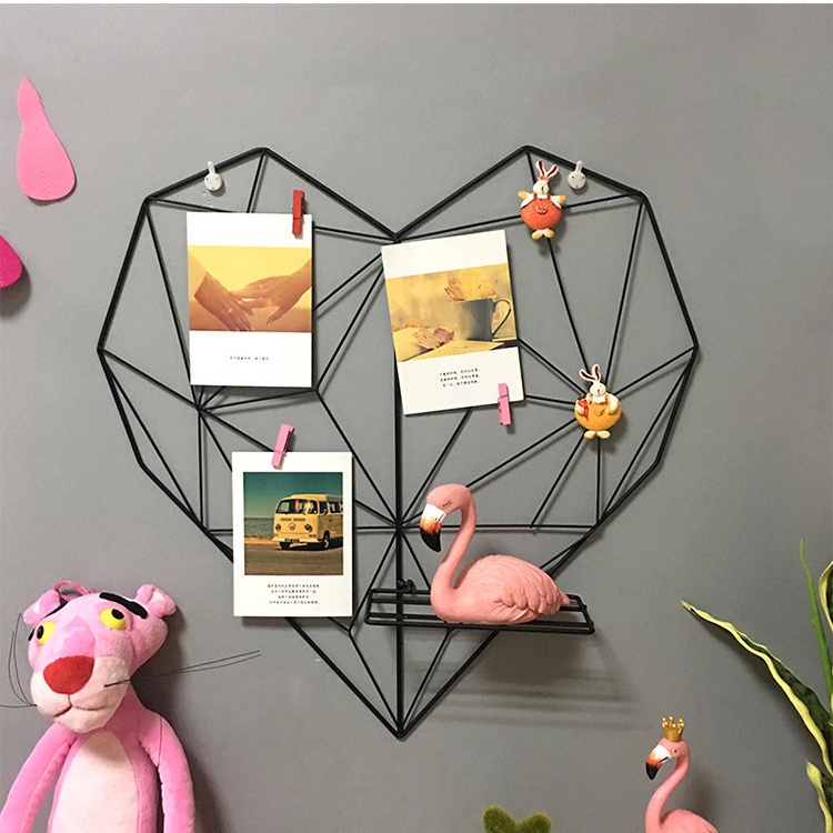 Khung treo tường hình trái tim decor phòng ngủ