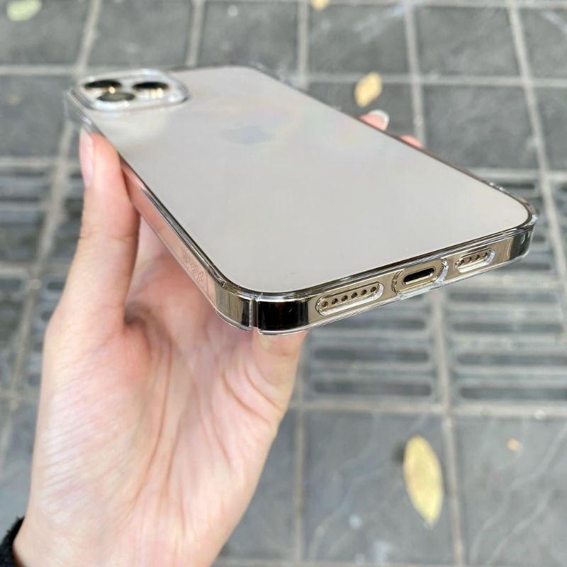 Ốp lưng X&M trong cứng 12 pro max không ố vàng.