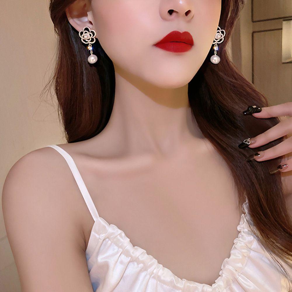 Bông Tai Hình Hoa Trà Bằng Kim Loại Thời Trang Hàn Quốc