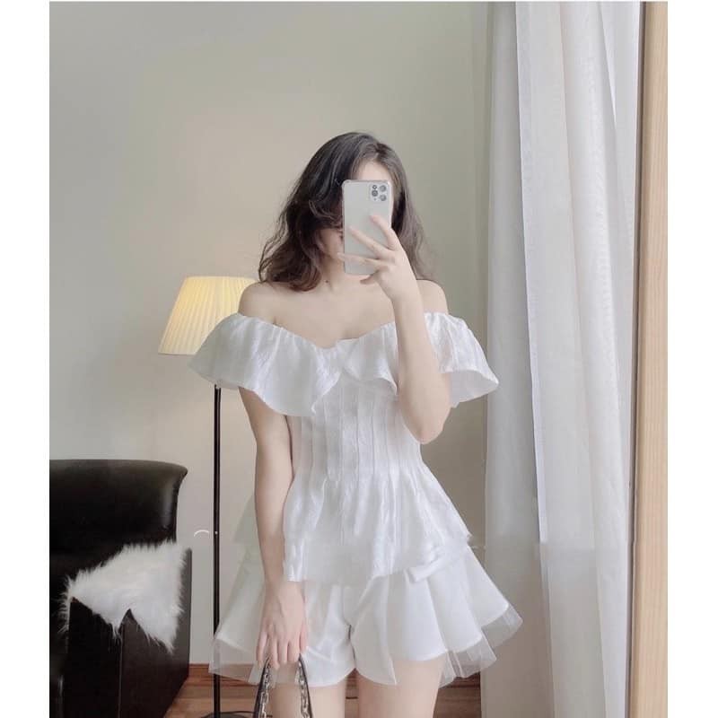 Set Áo Trắng Peplum Trễ Vai Phối Short Lưới 2 Lớp