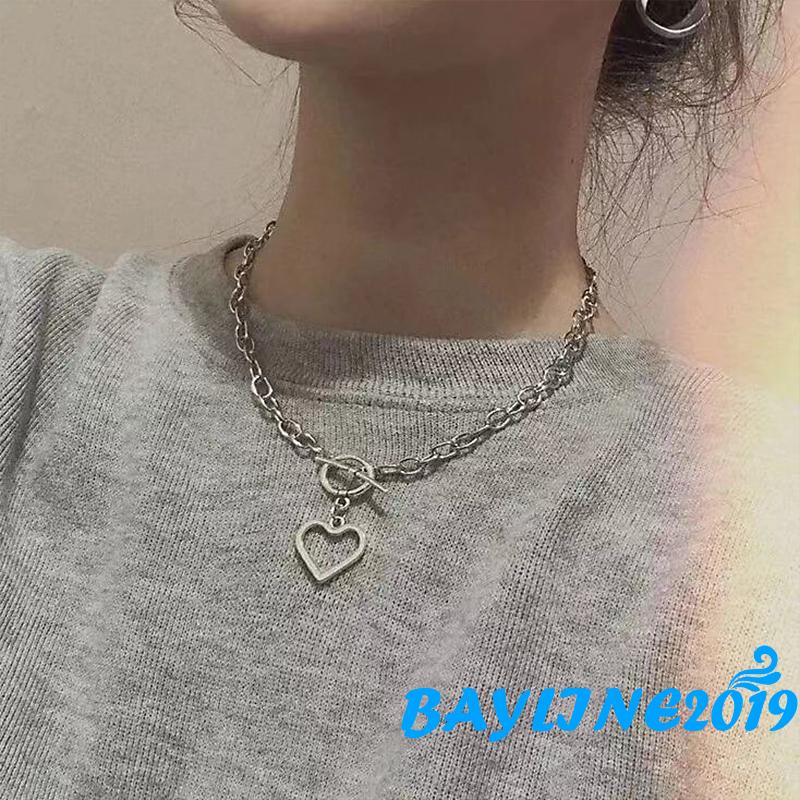 Dây chuyền có mặt hình trái tim rỗng màu sắc đơn giản dành cho nữ