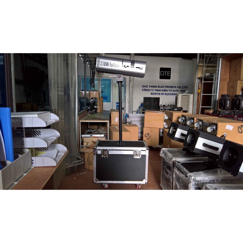 Đèn FOLLOW SPOT 230W 7R