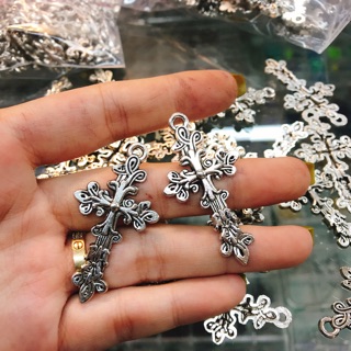Mặt charm xi bạc chữ thập hoa cá tính 15k/2 mặt