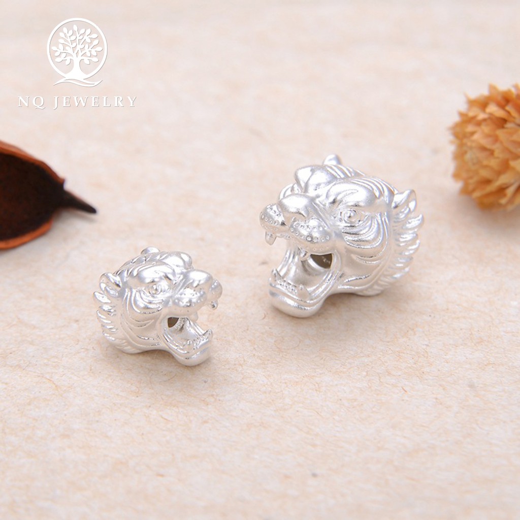 Charm bạc đầu hổ xỏ ngang - NQ Jewelry