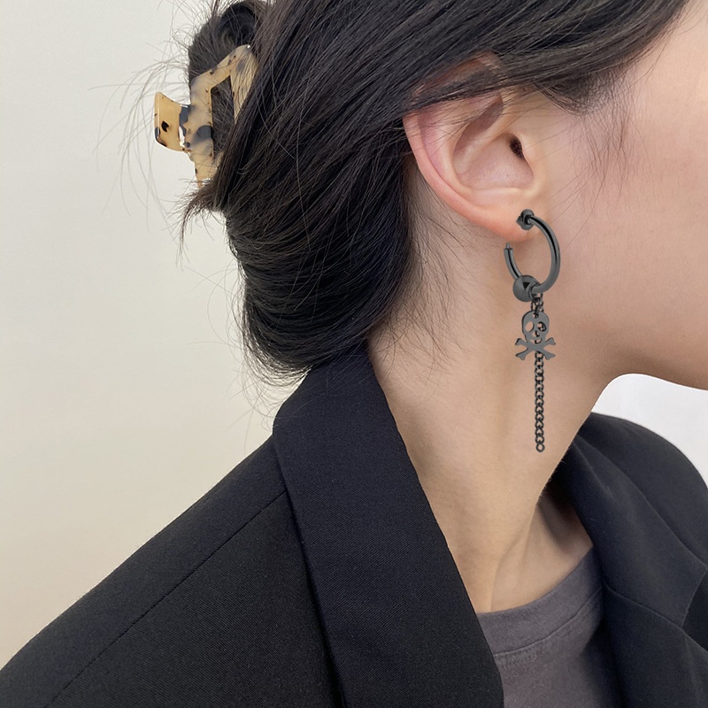 1 Khuyên Tai Hình Thánh Giá Màu Đen Bằng Thép Không Gỉ Phong Cách Hip Hop Cổ Điển Thời Trang
