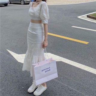 Set áo crop phối ren và chân váy